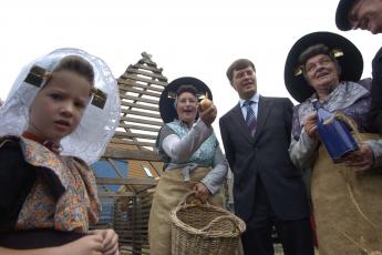 Premier Balkenende opende zaterdag Folklorefeest van Ons Boeregoed in Kruiningen.