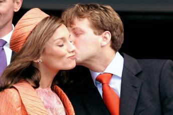 Prins Floris kust Aimee donderdagmiddag voor het stadhuis in Naarden.