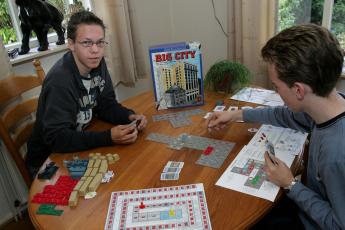 Matthijs Vroegindeweij en zijn vriend Erik Bouwer spelen Big City.