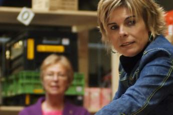 Laurentien pakt levensmiddelen in.