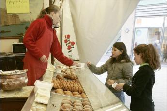 Oliebollen eten.