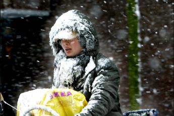 Fietsen door de sneeuw.