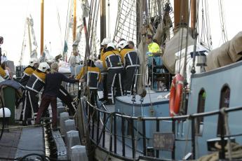 Op een schip in de Oosterhaven van Medemblik is donderdagavond een gasfles ontploft.