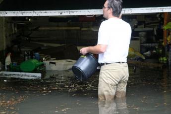 Hevige regenval zorgde gisteren in grote delen van het land voor wateroverlast.