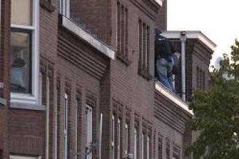 De Rotterdamse politie bij de woning van het gezin.