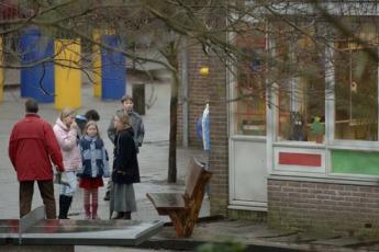 Kinderen bij de school van Metehan.