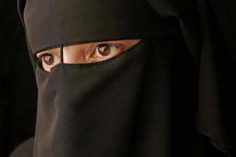 Een niqaab. Hier zijn de ogen nog wel te zien.