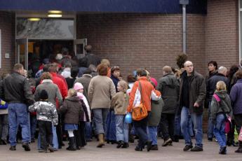 Leerlingen worden op school genformeerd over het familiedrama.