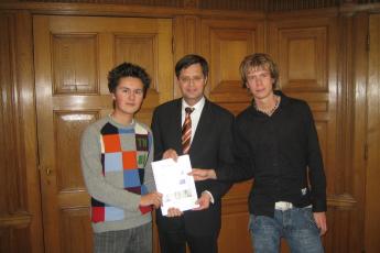 Bernd (l.) en Casimir met Balkenende.