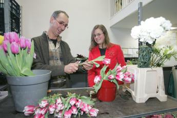 Elise van Vliet bij sfeerbloemist De Groot.