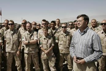 Premier Balkenende op bezoek bij de Nederlandse soldaten in Afghanistan.