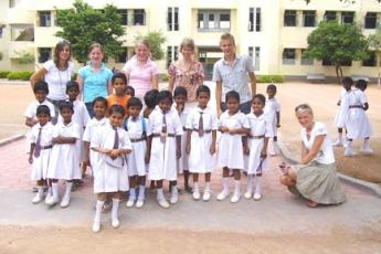 V.l.n.r. Rod, Hilde, Alinda, mw. Lock, Edwin en rechts onderaan Paulien