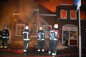 Bij een brand in Arnemuiden kwamen vier jonge kinderen om het leven.