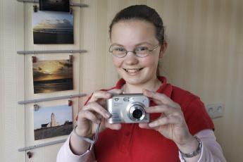 Eline van der Meij (14) uit Katwijk maakt graag fotos in haar vrije tijd.