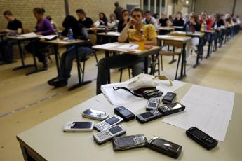 HAVO-leerlingen van het Mill Hill College in Goirle maken maandag het centraal schriftelijk examen Nederlands.