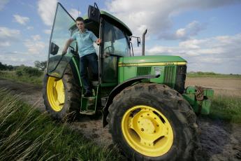 Gert van Laar (16) rijdt al jaren trekker. Sinds kort zit hij ook op zwaardere trekkers van 170 pk.