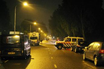 Politie doet onderzoek op de plaats van de schietpartij.