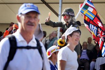 Vierdaagselopers worden warm onthaald in Elst.