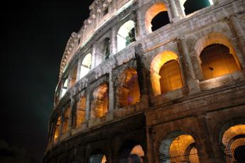 Eten en drinken bij beroemde monumenten in de Italiaanse hoofdstad is tot oktober verboden.