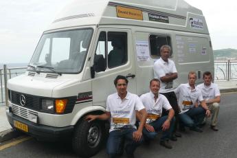 Het team van Eurround op dag 1 langs de kust.