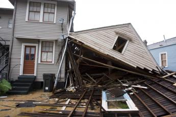 Een huis in Cleveland Street in New Orleans is ingestort door de hevige regenval en rukwinden die de orkaan Gustav de afgelopen week in de Amerikaanse stad veroorzaakte.