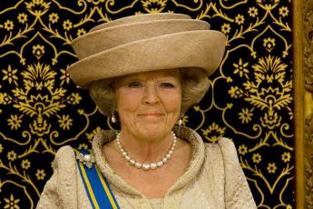 Koningin Beatrix leest de Troonrede van 2008 voor.