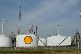 Shell in Europoort Rotterdam.