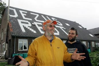 Joop van Ooijen met zijn zoon Moshe.