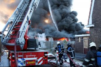 Brand bij garagebedrijf.