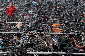 Een Zwitserse dief heeft voor 330.000 euro aan fietsspullen gestolen.