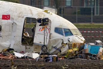 Onderzoek bij de gecrashte Boeing.