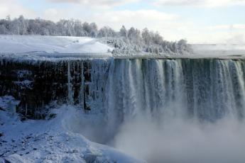 Winterse Niagarawatervallen.