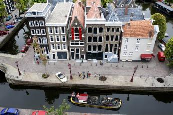 De grachten van Amsterdam in miniatuurstad Madurodam in Den Haag.