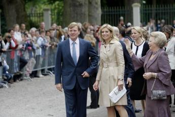 Aankomst van de koninklijke familie bij paleis Het Loo.