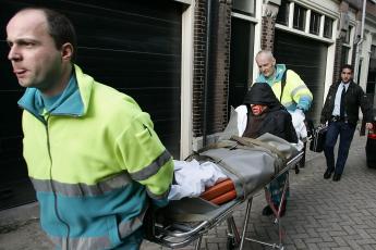 De gewonde jongen is voor medische behandeling naar een ziekenhuis vervoerd.