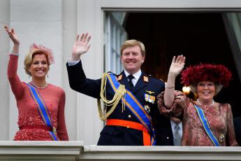 Prinses Maxima, Prins Willem-Alexander en Koningin Beatrix op het bordes