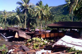 Een blik op de schade die de tsunami op het eiland Samoa heeft aangericht.